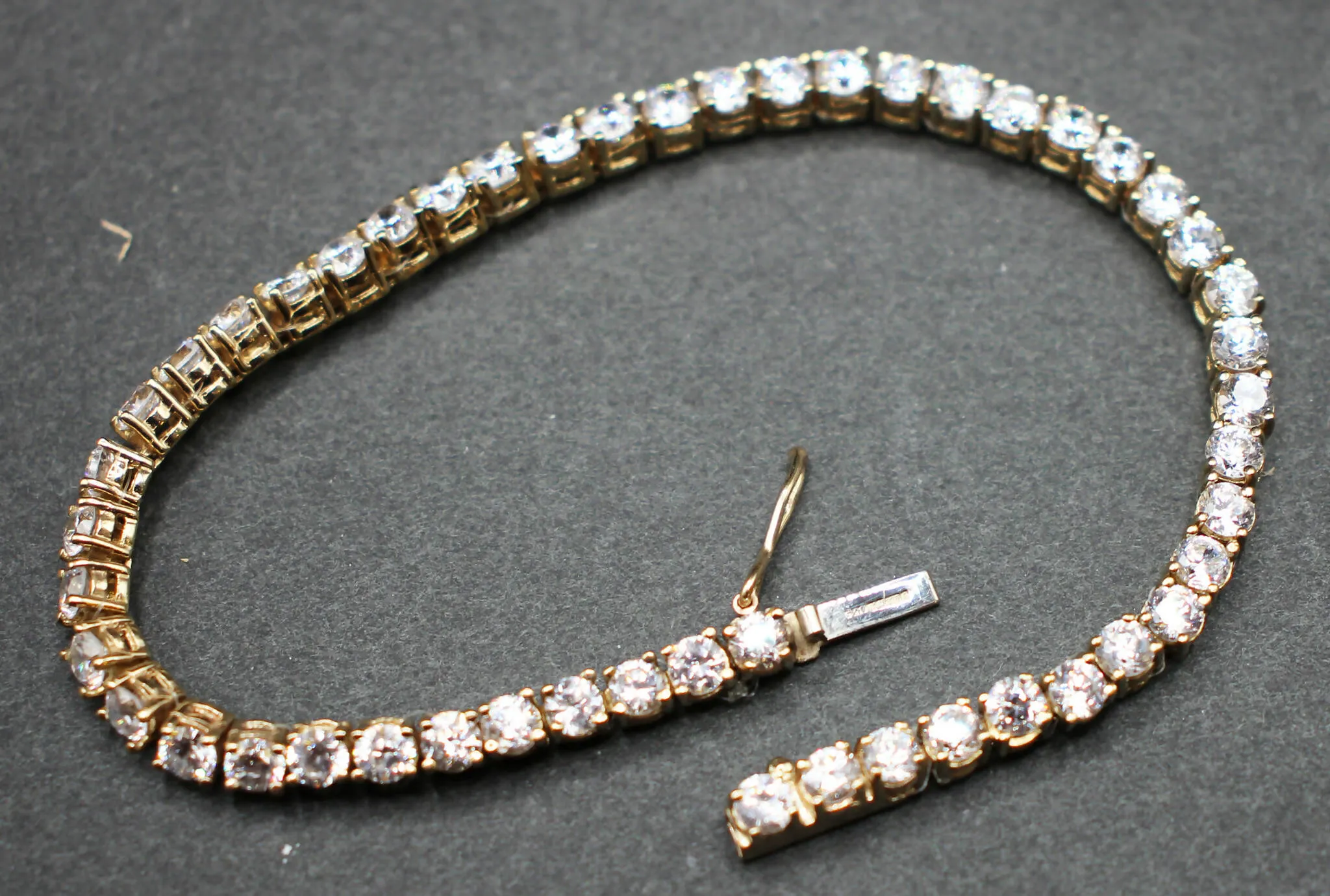 9ct gold cz tennis bracelet