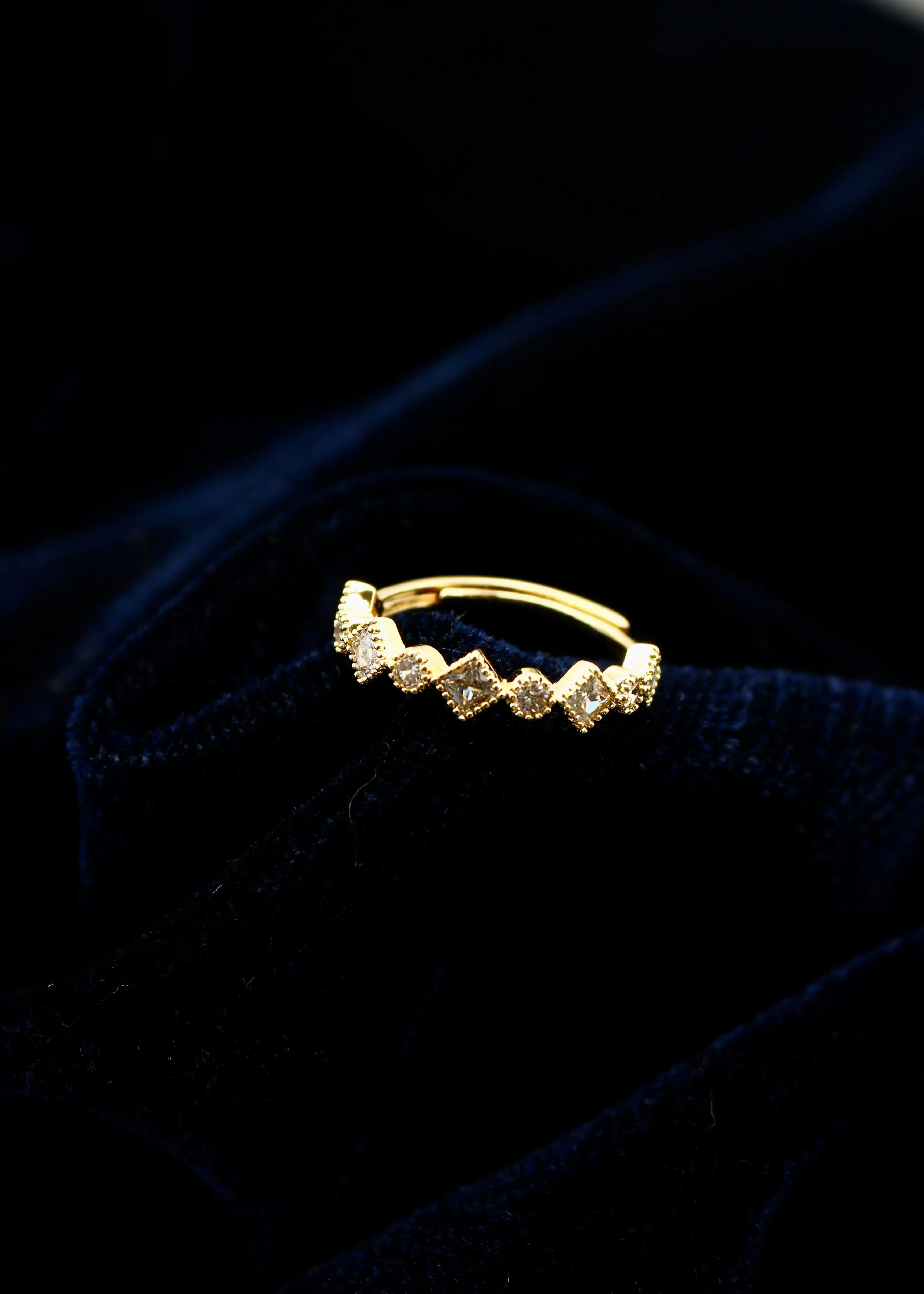 APPEALING FINGER RING