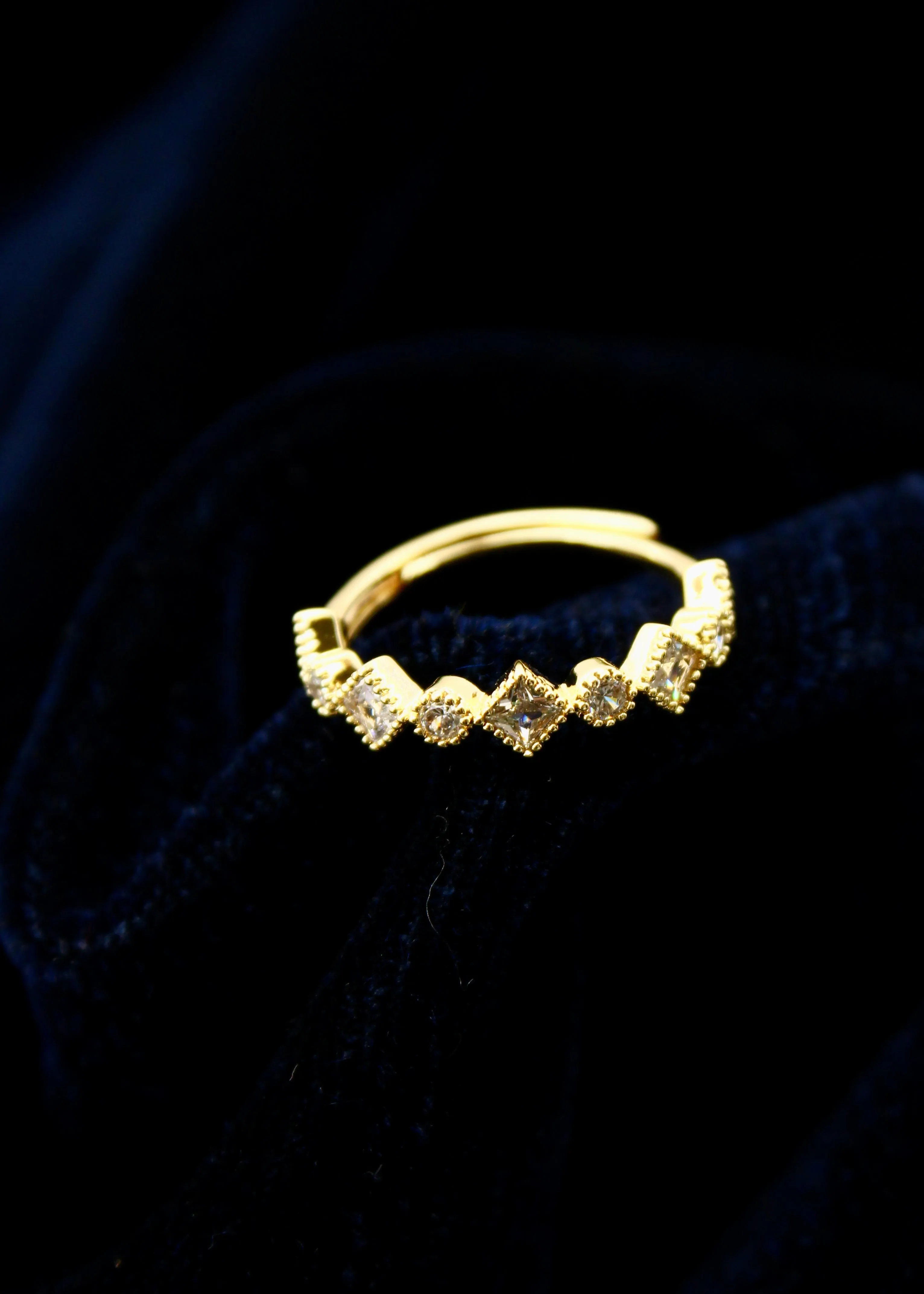 APPEALING FINGER RING