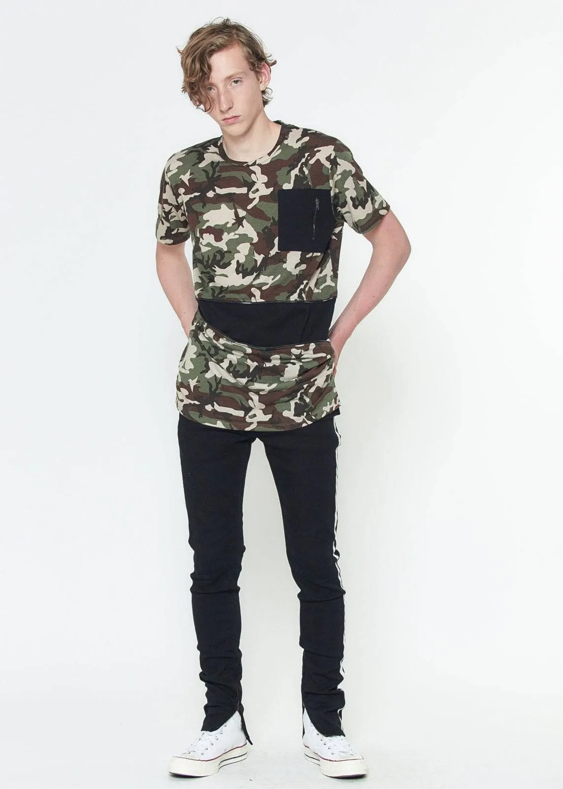 Konus Men's Waist Zip Elongated Tee in Camo